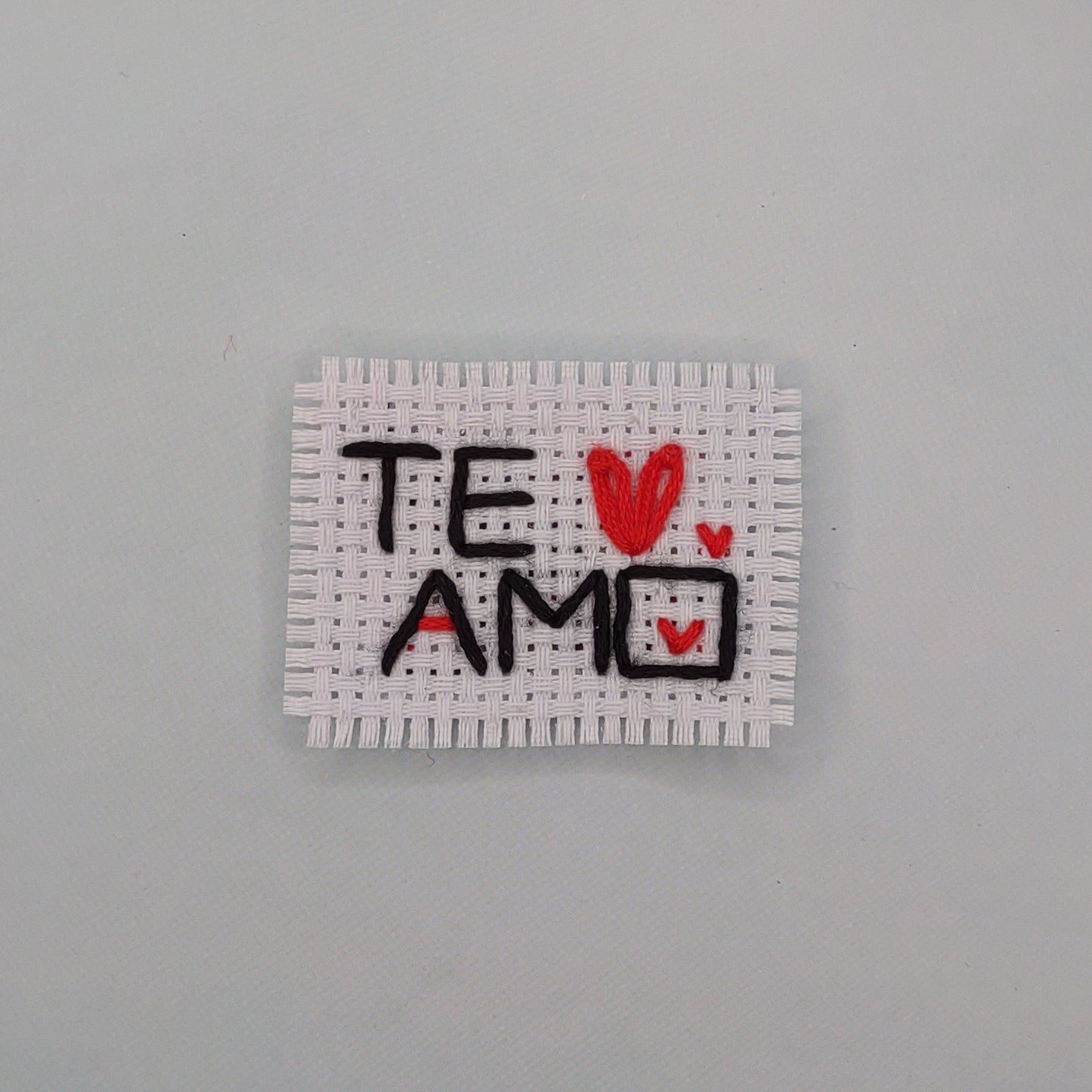 TE AMO/ T.Q.M te quiero mucho- Caring Magnets - Handmade Embroidery